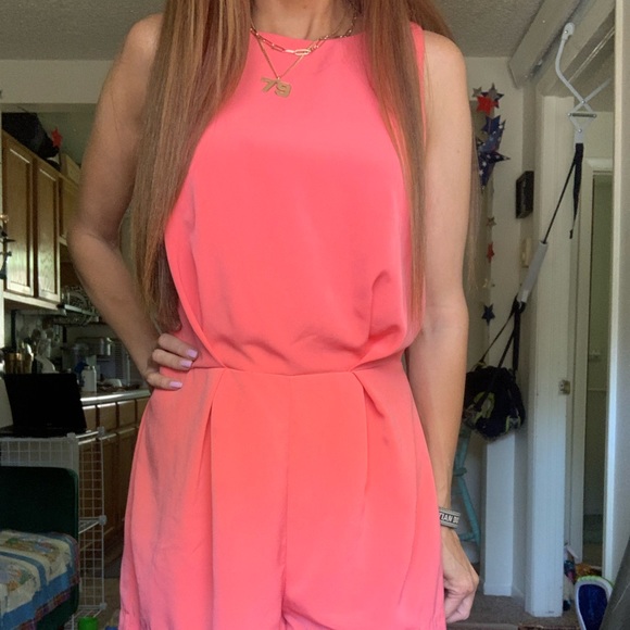 Romper NWT - Picture 2 of 9